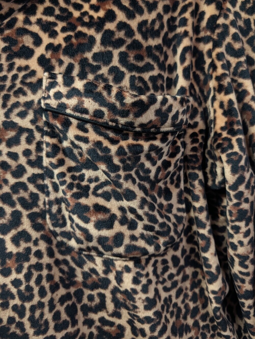 JoySpun Women's Leopard Print Plush Pajama Top Size 3X 22W-24W Soft Button Up - Picture 5 of 9